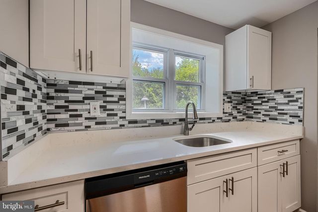 7825 SURRATTS RD, Clinton, MD 20735