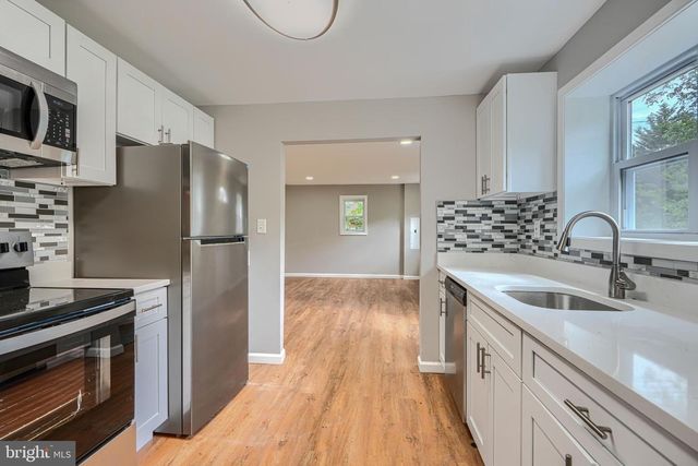 7825 SURRATTS RD, Clinton, MD 20735