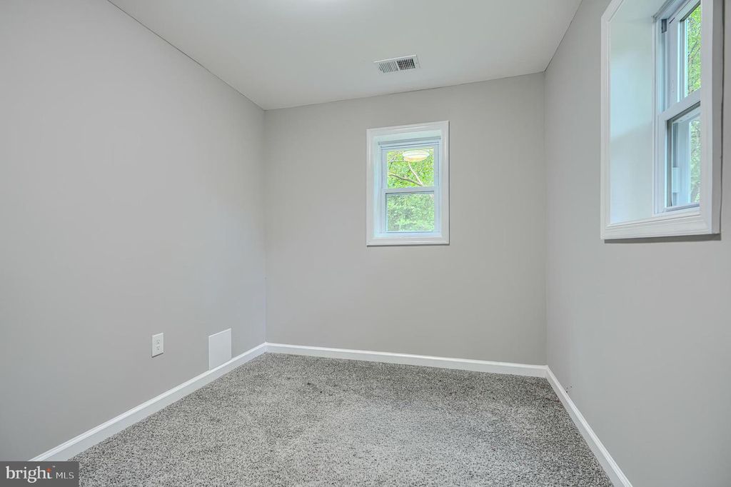 Image 17 of property listing at 7825 SURRATTS RD, Clinton, MD 20735