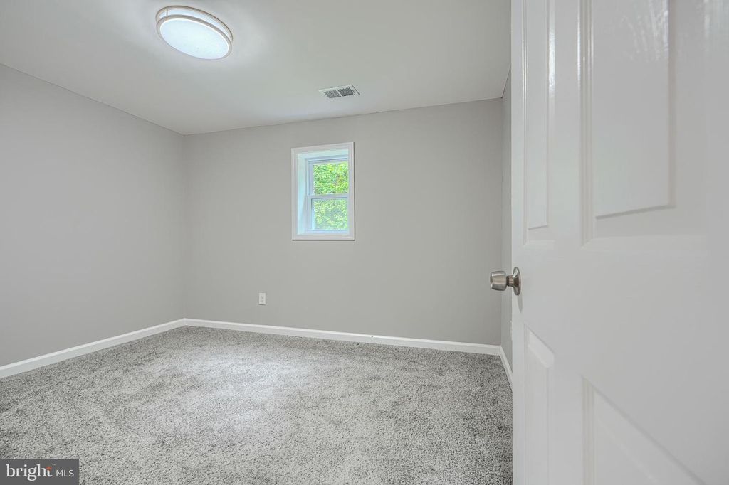 Image 19 of property listing at 7825 SURRATTS RD, Clinton, MD 20735
