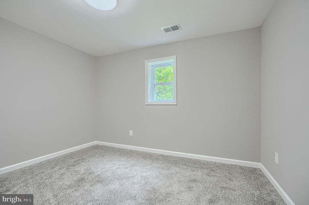 Image 20 of property listing at 7825 SURRATTS RD, Clinton, MD 20735
