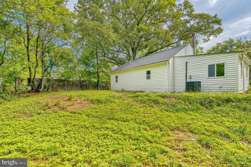 Image 26 of property listing at 7825 SURRATTS RD, Clinton, MD 20735