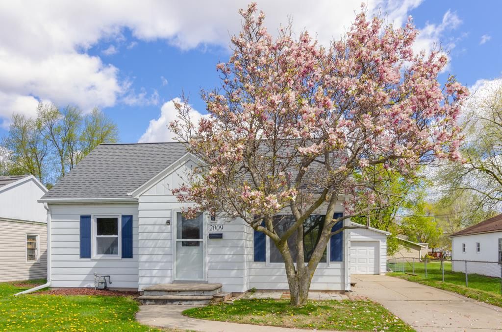2009 PREBLE AVENUE, Green Bay, WI 54302