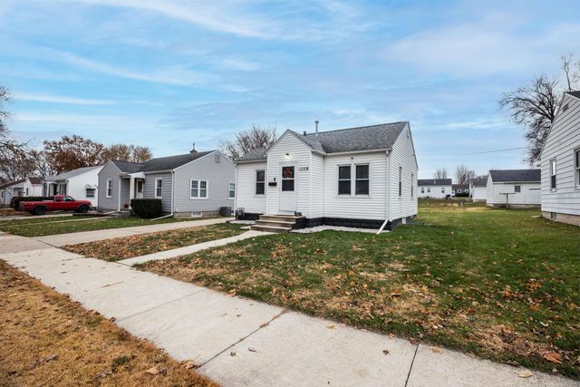 1806 Hawthorne Avenue, Waterloo, IA 50702