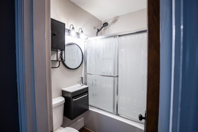 1806 Hawthorne Avenue, Waterloo, IA 50702