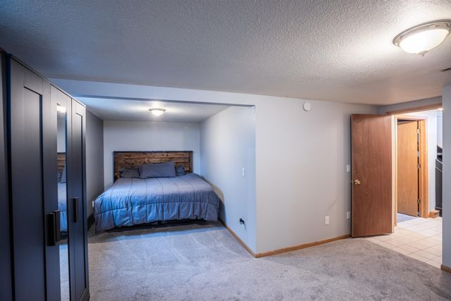 1806 Hawthorne Avenue, Waterloo, IA 50702