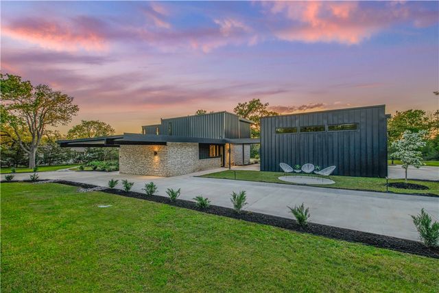 748 South Rosemary Drive, Bryan, TX 77802