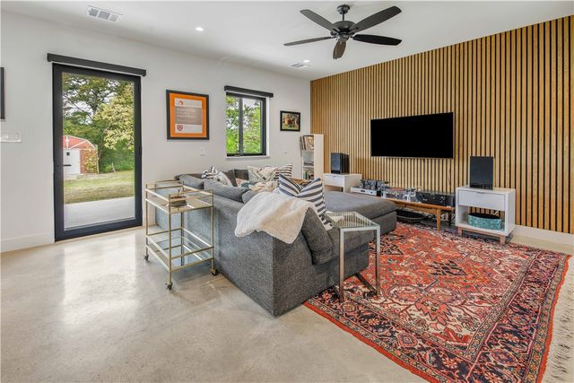 748 South Rosemary Drive, Bryan, TX 77802