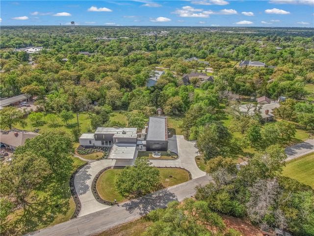 748 South Rosemary Drive, Bryan, TX 77802