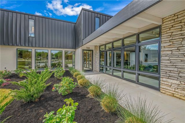 748 South Rosemary Drive, Bryan, TX 77802