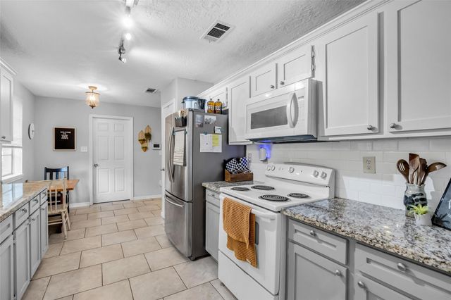 16934 Townes Road, Friendswood, TX 77546