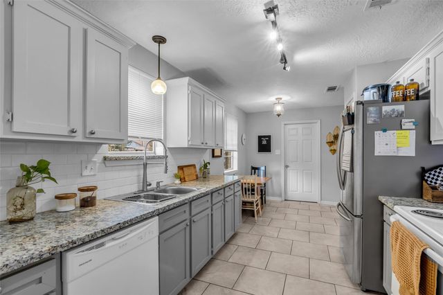 16934 Townes Road, Friendswood, TX 77546