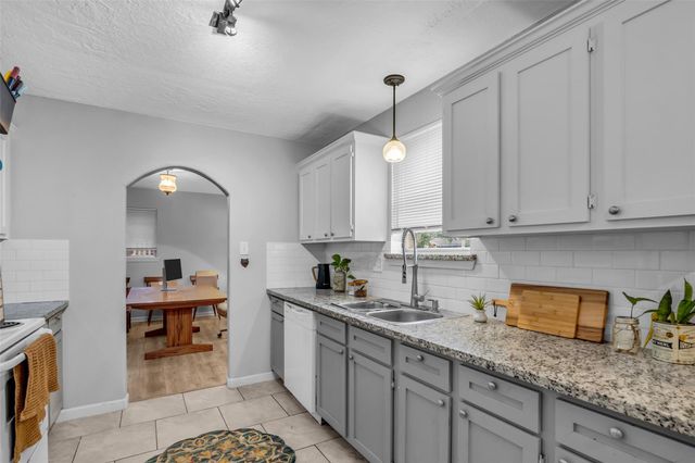 16934 Townes Road, Friendswood, TX 77546