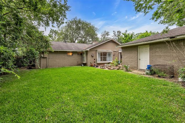 16934 Townes Road, Friendswood, TX 77546