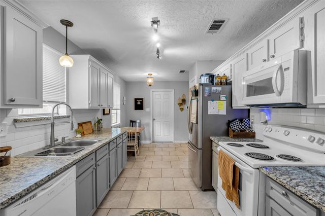 16934 Townes Road, Friendswood, TX 77546
