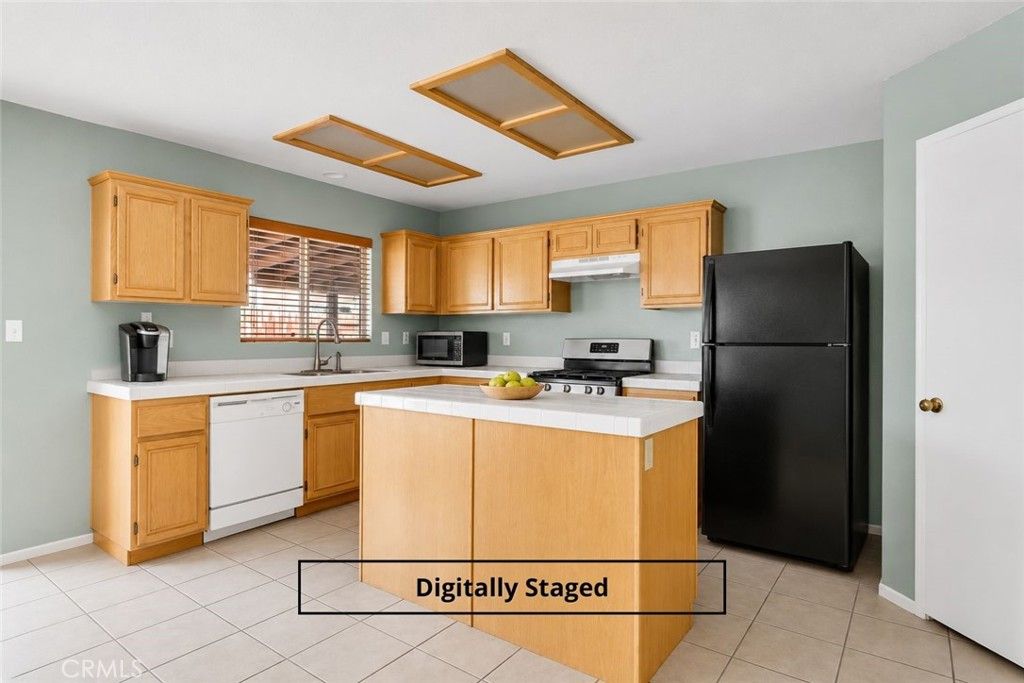 Image 12 of property listing at 13684 Brynwood, Victorville, CA 92392