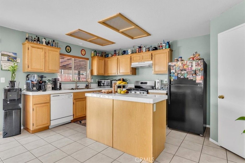 Image 13 of property listing at 13684 Brynwood, Victorville, CA 92392