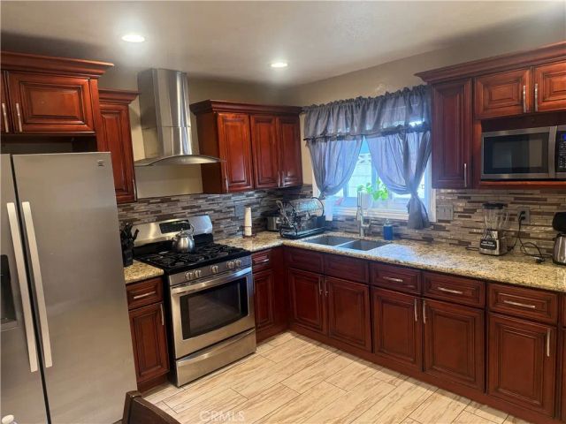 17637 Pinedale, Fontana, CA 92335