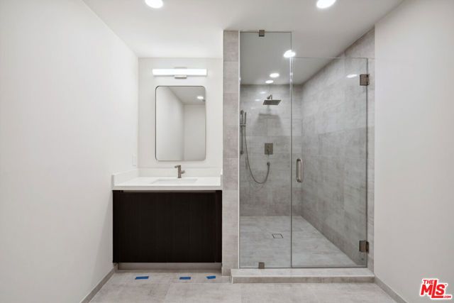 505 S Barrington Avenue 104, Los Angeles, CA 90049