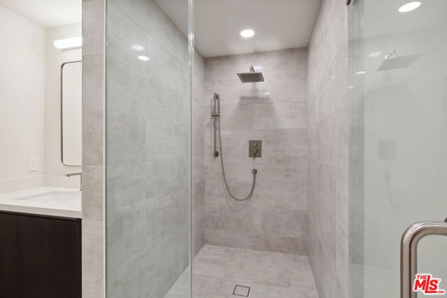 505 S Barrington Avenue 104, Los Angeles, CA 90049