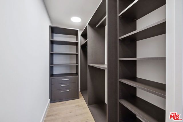 505 S Barrington Avenue 104, Los Angeles, CA 90049