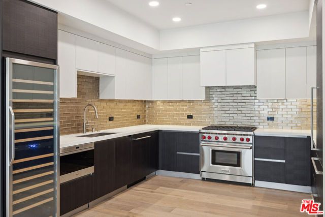 505 S Barrington Avenue 104, Los Angeles, CA 90049