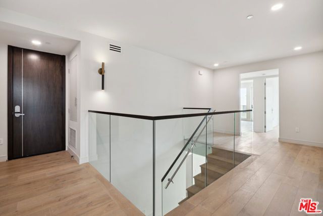 505 S Barrington Avenue 104, Los Angeles, CA 90049