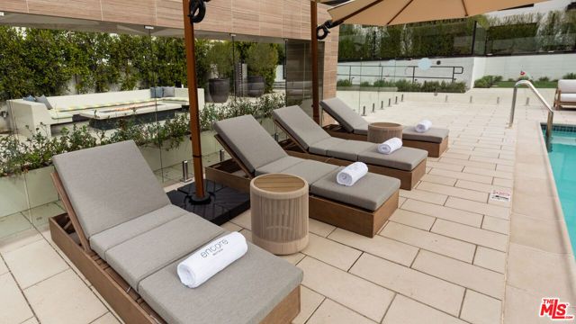 505 S Barrington Avenue 104, Los Angeles, CA 90049