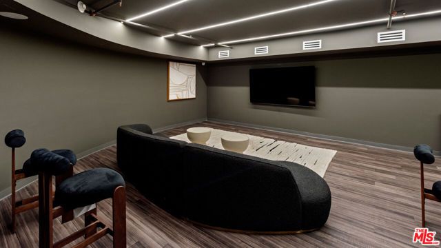 505 S Barrington Avenue 104, Los Angeles, CA 90049