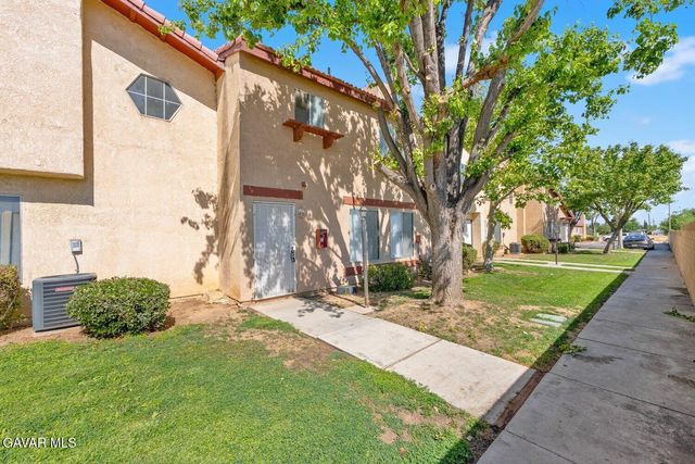 1750 E Avenue Q14 17, Palmdale, CA 93550