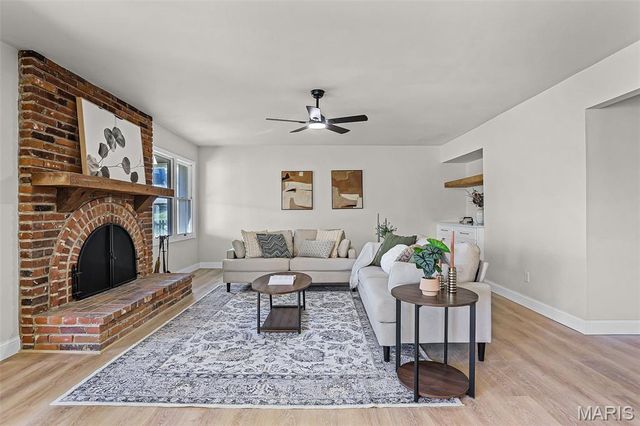 2007 Willow Lake Drive, Chesterfield, MO 63017