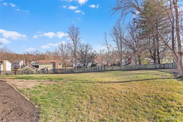 2007 Willow Lake Drive, Chesterfield, MO 63017