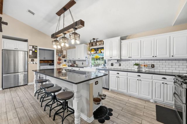 200 Chris Lane, Shepherd, TX 77371