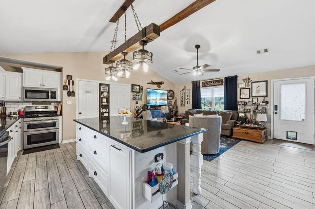200 Chris Lane, Shepherd, TX 77371