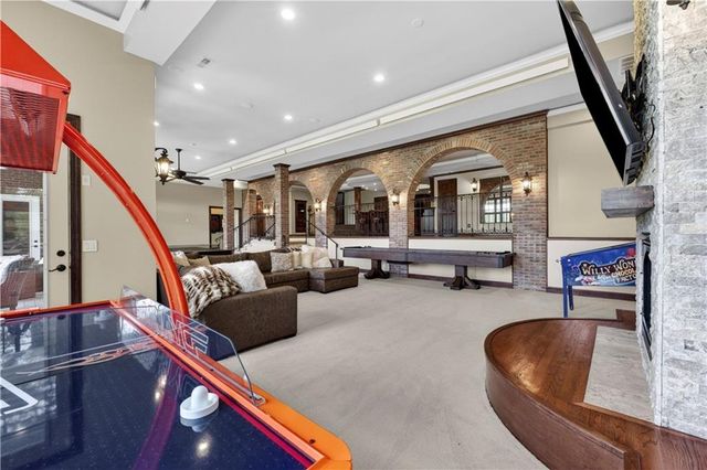 3604 W 153rd Street, Leawood, KS 66224