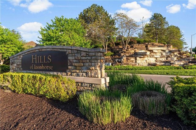 3604 W 153rd Street, Leawood, KS 66224