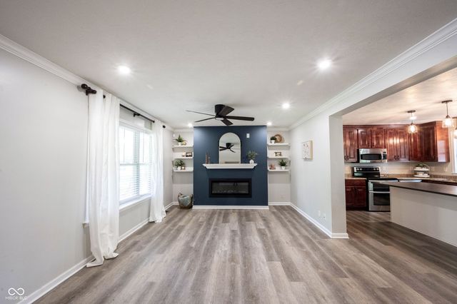 9861 Oakleaf Way, Mccordsville, IN 46055