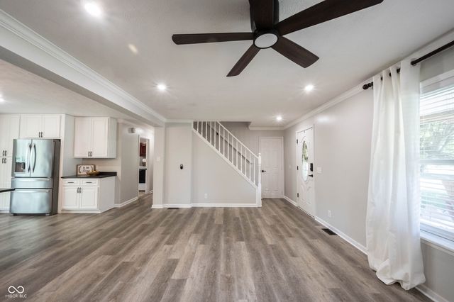 9861 Oakleaf Way, Mccordsville, IN 46055