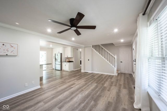 9861 Oakleaf Way, Mccordsville, IN 46055