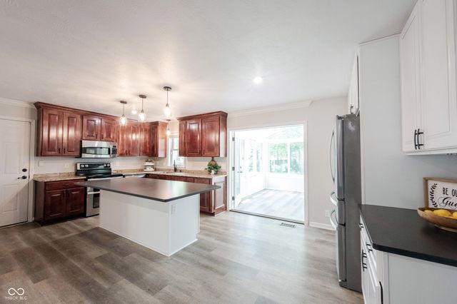 9861 Oakleaf Way, Mccordsville, IN 46055