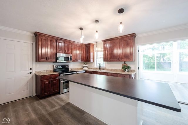 9861 Oakleaf Way, Mccordsville, IN 46055