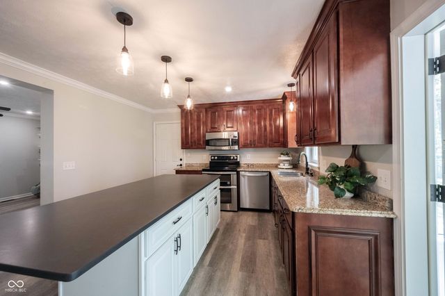 9861 Oakleaf Way, Mccordsville, IN 46055