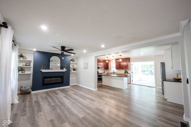 9861 Oakleaf Way, Mccordsville, IN 46055