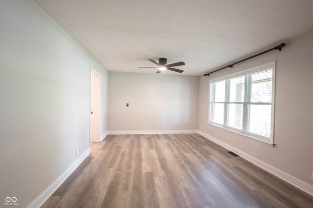 9861 Oakleaf Way, Mccordsville, IN 46055