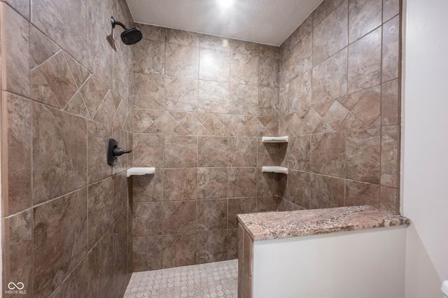 9861 Oakleaf Way, Mccordsville, IN 46055