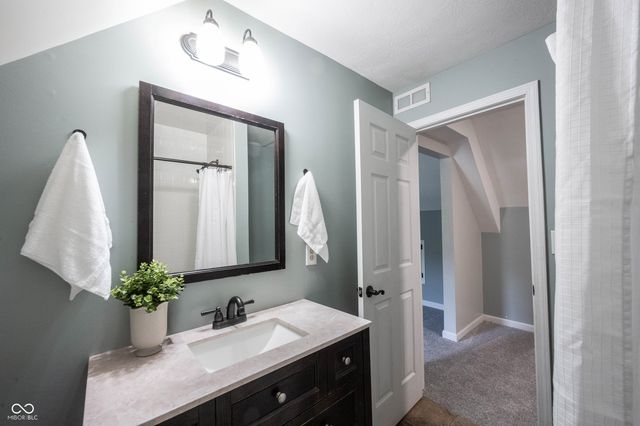 9861 Oakleaf Way, Mccordsville, IN 46055