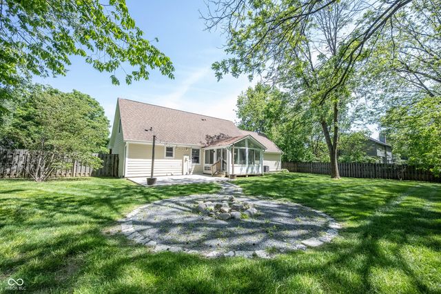 9861 Oakleaf Way, Mccordsville, IN 46055