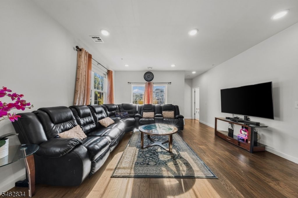 724 Lorhan Dr, Piscataway Twp., NJ 08854 — photo 4