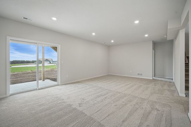 4270 Grover Woods Lane, Des Moines, IA 50317