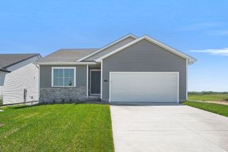 4270 Grover Woods Lane, Des Moines, IA 50317